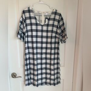 DownEast Black and White Flutter Sleeve Midi Dress